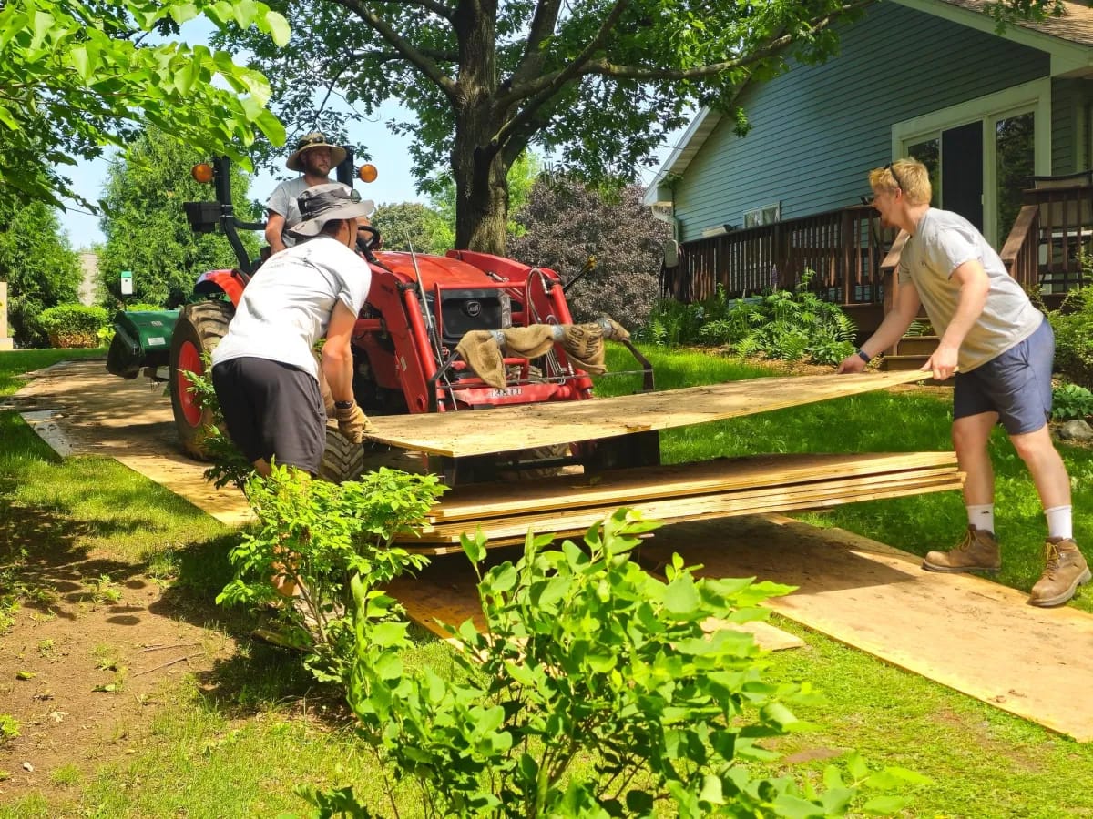 Peter’s Lawnmowing crew trimming